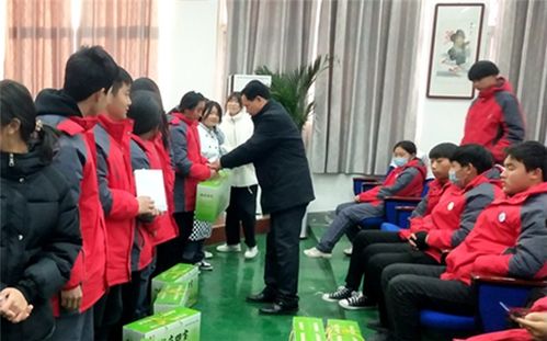 亳州工業(yè)學(xué)校 發(fā)放扶貧農(nóng)產(chǎn)品 賦能建檔立卡學(xué)子 扶壯學(xué)校發(fā)展